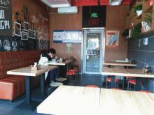 上班族集聚地 仅靠午间堂食卖到100单,快餐店这样玩转堂食